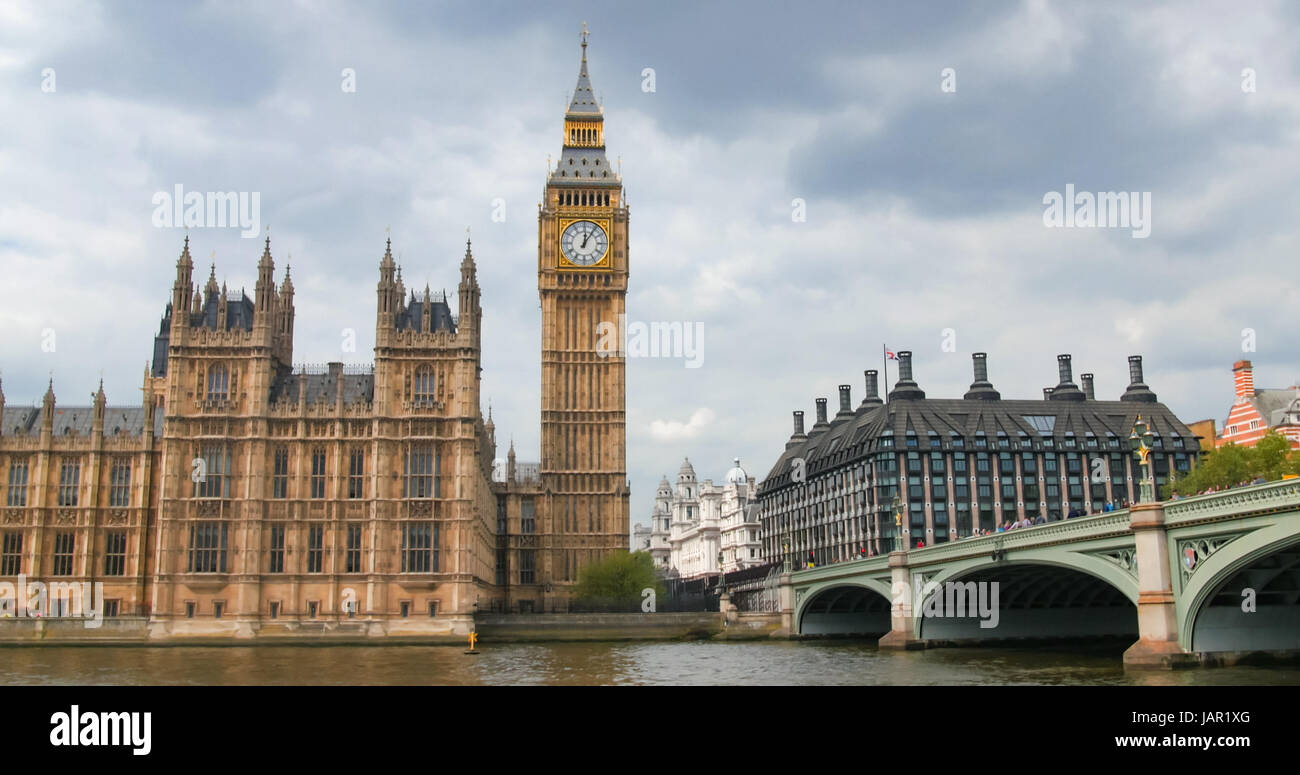 View of the House of Parliament and the Big Ben by Westminster bridge in London Stock Photo