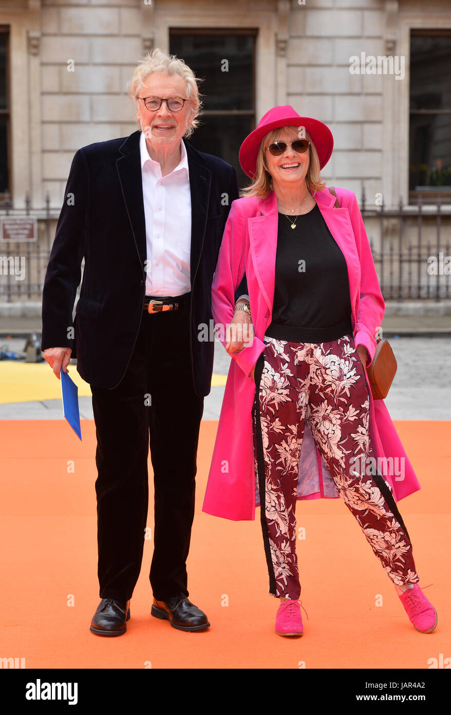 Twiggy and her husband leigh lawson hi-res stock photography and images ...