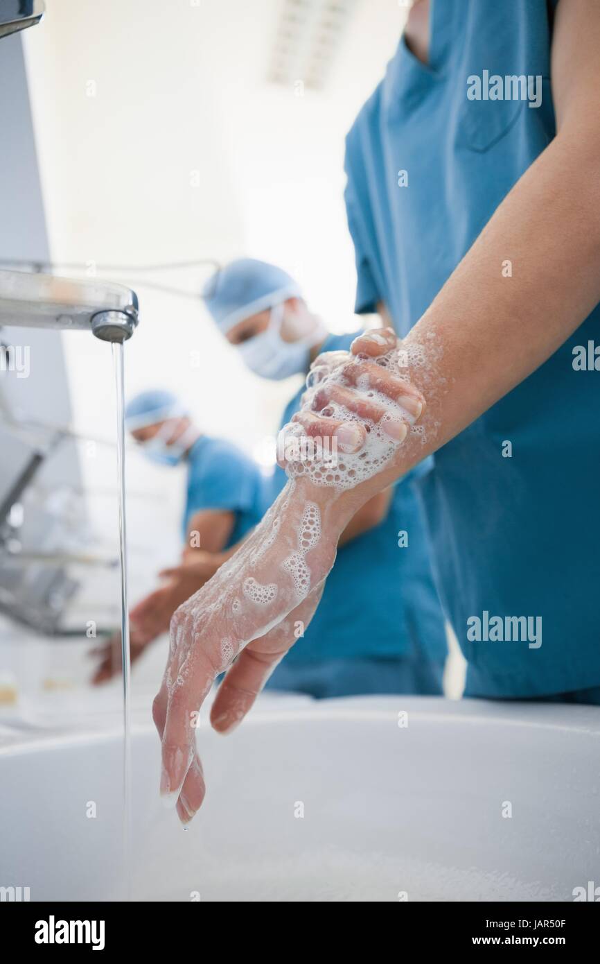 Hospital surgeon washing hands Stock Photo Alamy