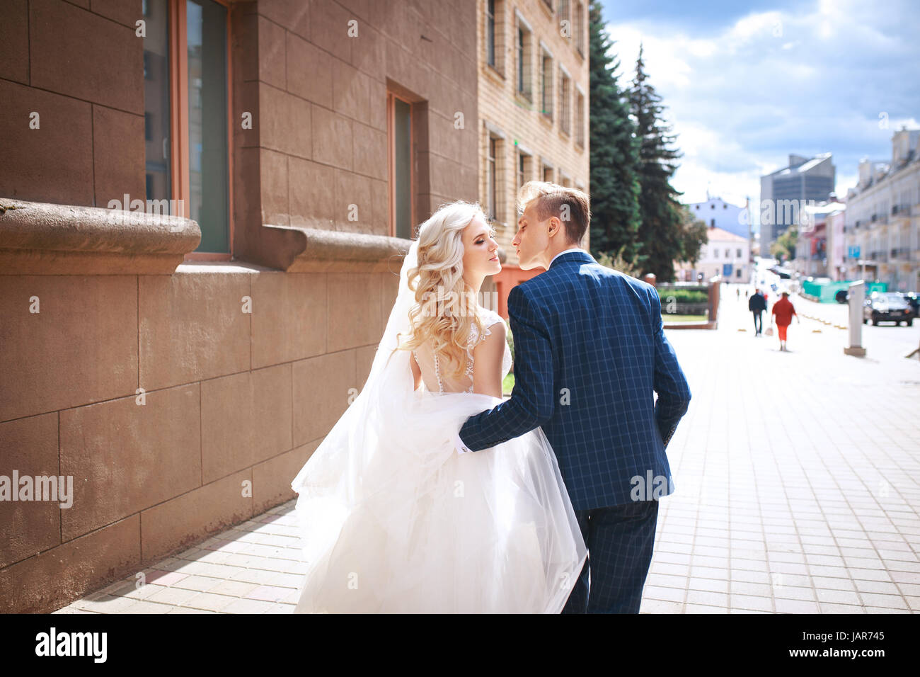 Bride groom walking in city hi-res stock photography and images - Alamy