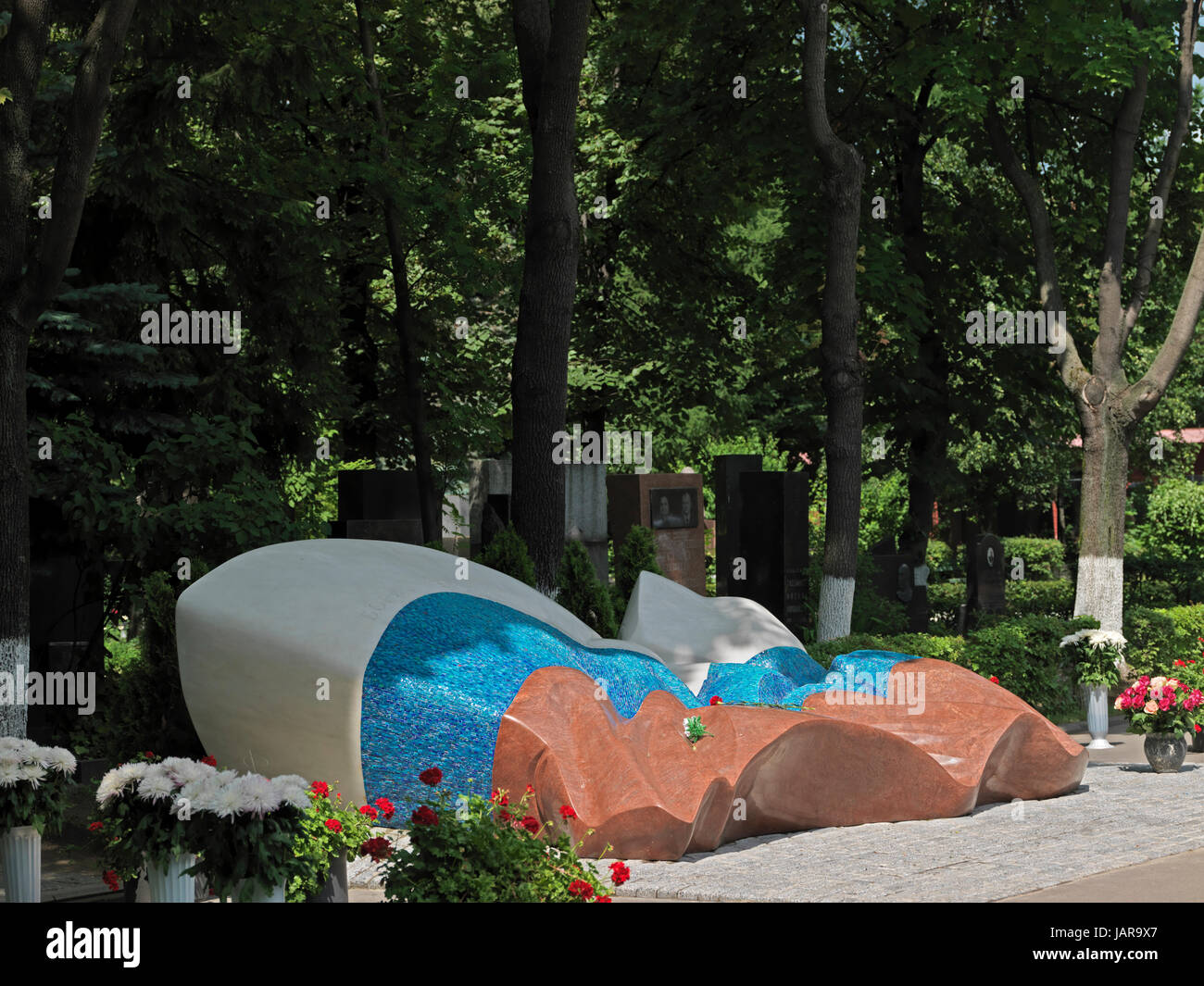 Novodevichy Cemetry at the Novodevichy Convent and Monastary, burial ground of Boris Yeltsin, 1st. Presidident of Russia, 1991-1999, Moscow, Russia, E Stock Photo