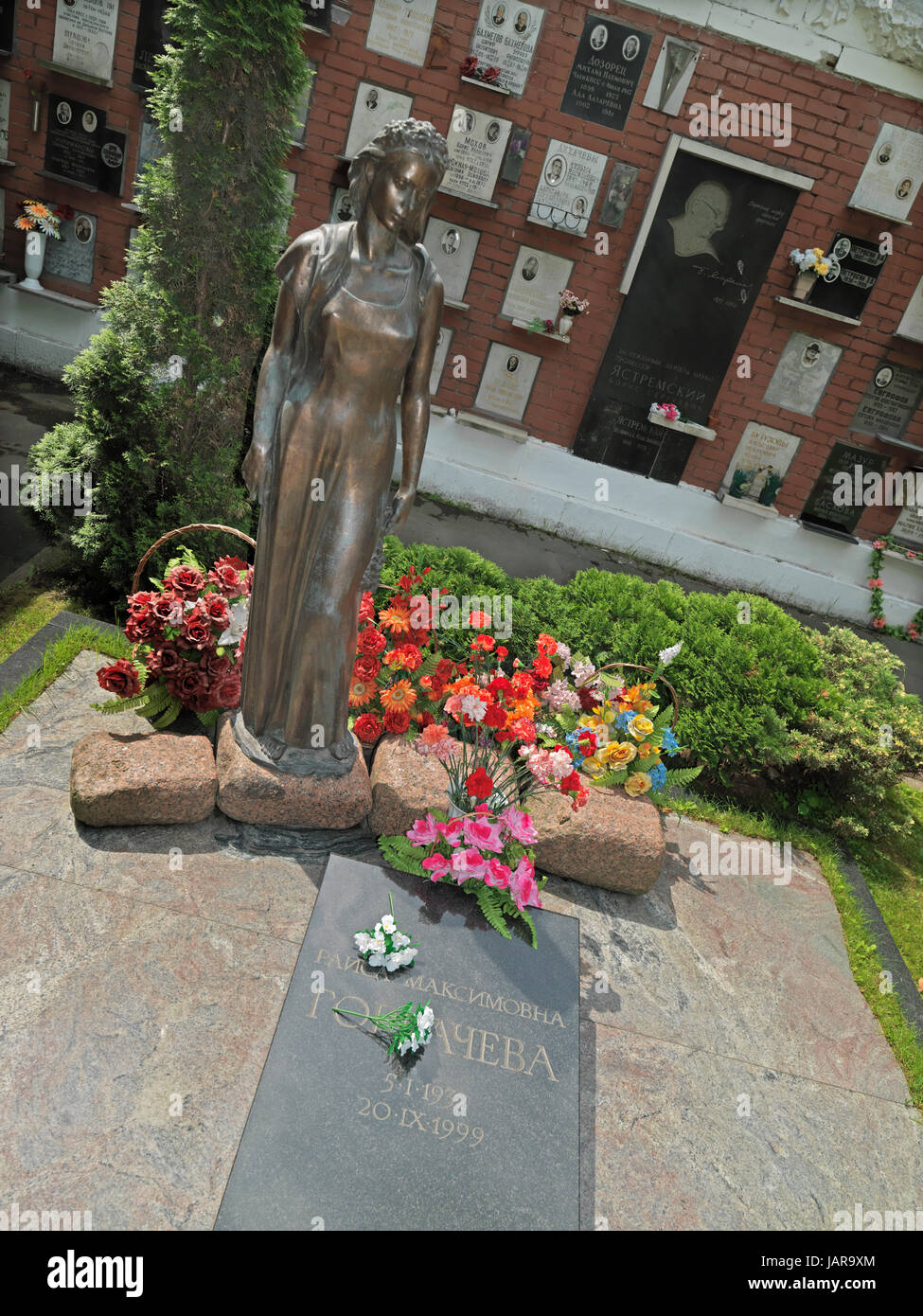 Novodevichy Cemetry, burial place of Raisa Maximovna Gorbatcheva, Moscow, Russia, Nowodewitschi-Friedhof, Grab Raissa Maximowna Gorbatschowa Moskau Stock Photo