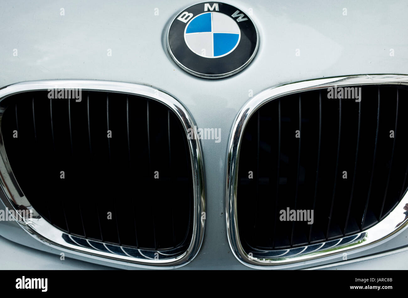 BMW car logo and car grill Stock Photo Alamy