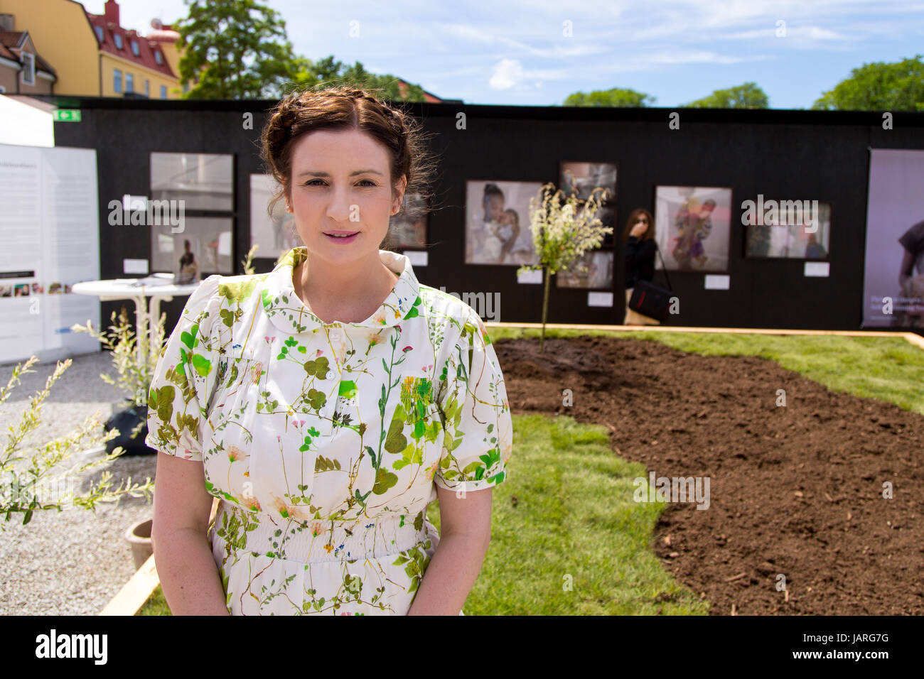 VISBY, SVERIGE - 3 JULI 2016 : Birgitta Ohlsson Liberalerna framför trädet hon planterade i Vi Skogen Almedalen den 3 juli i Visby ( Foto: Göran Johan Stock Photo