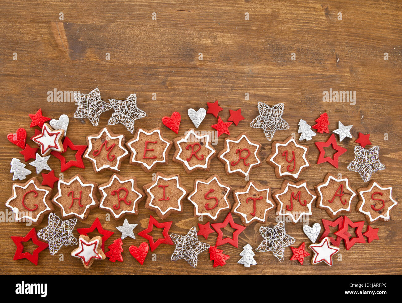 'Merry Christmas' mit Zuckerguss auf Plaetzchen geschrieben Stock Photo