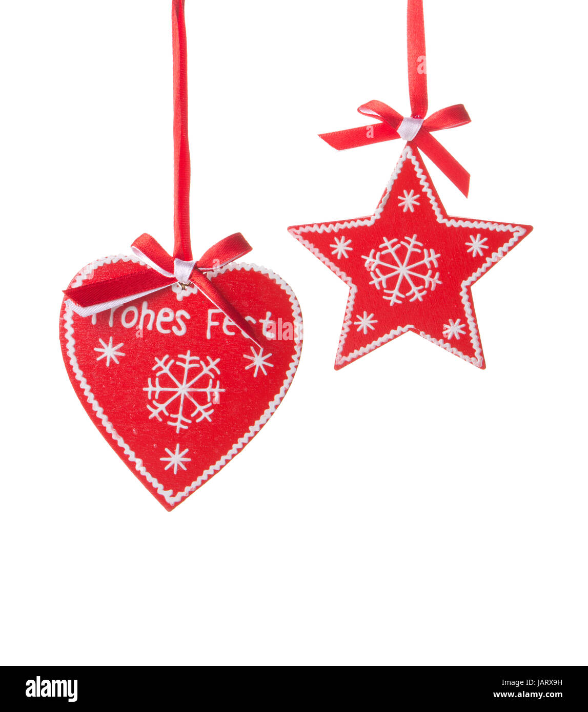 roter Weihnachtsstern und Herz mit weißem Muster isoliert hängend mit weißem Hintergrund Stock Photo