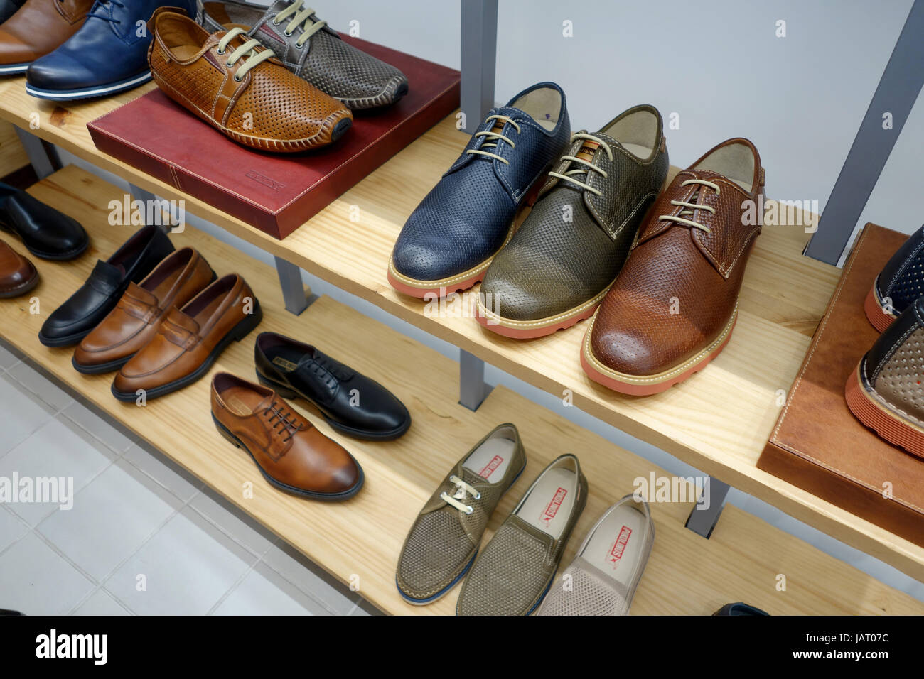 pikolinos men's shoes
