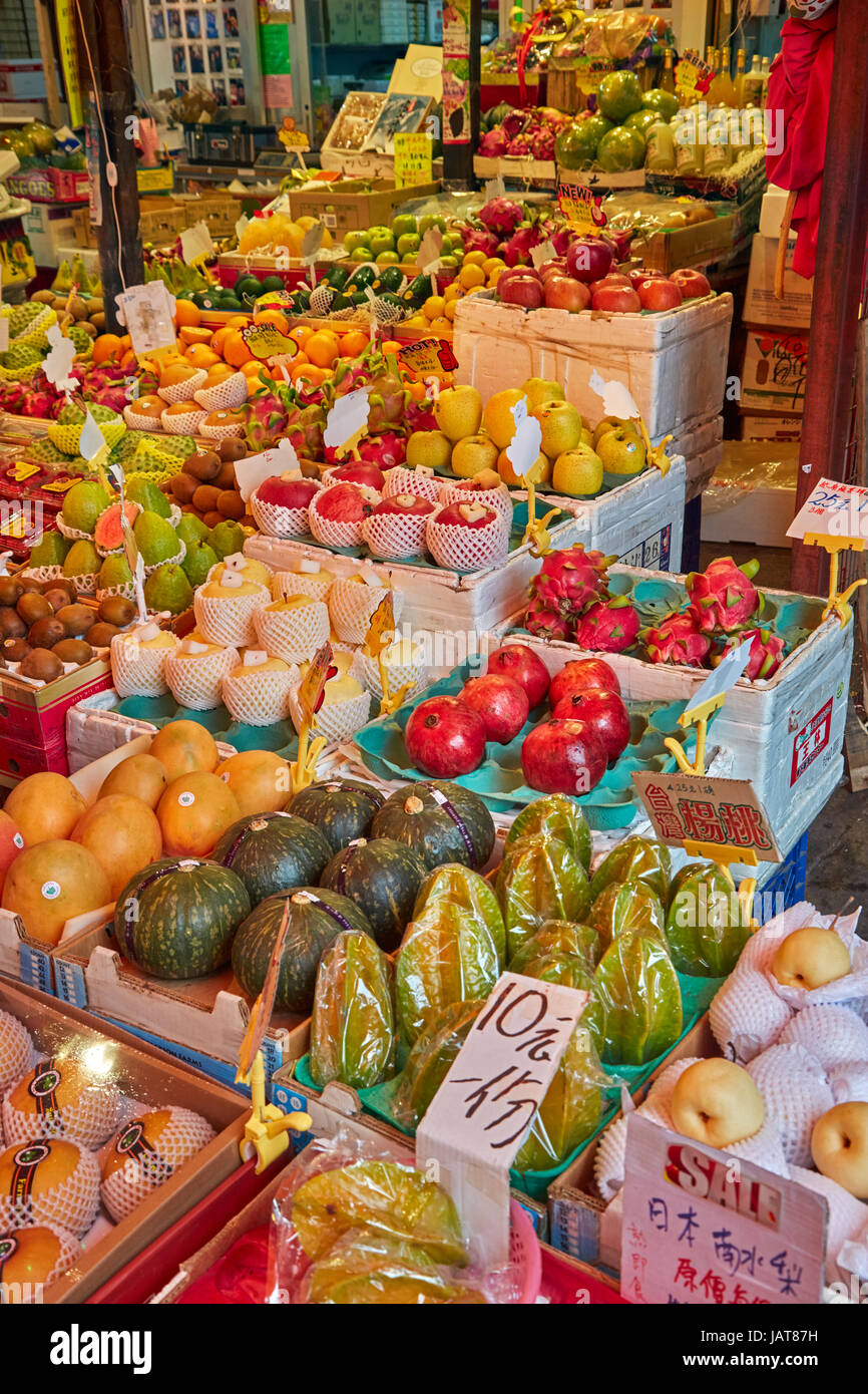 Fruit stall, Yau Ma Tei Wholesale Fruit Market, Yau Ma Tei, Kowloon, Hong Kong, China Stock Photo