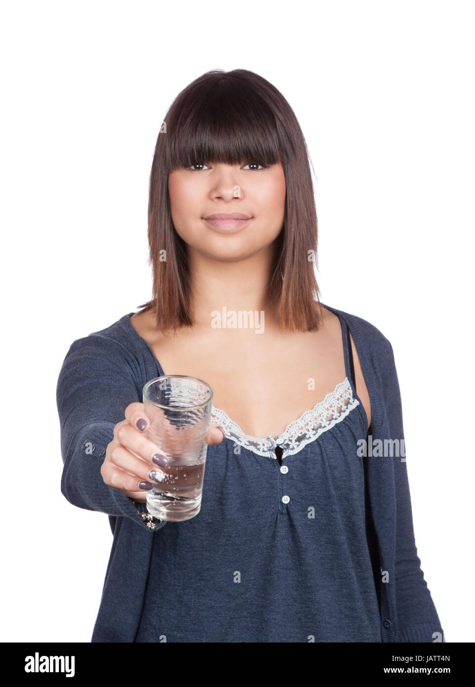 Freigestelltes Foto von einer jungen Frau, die ein Glas Wasser anbietet bzw. überreicht Stock Photo