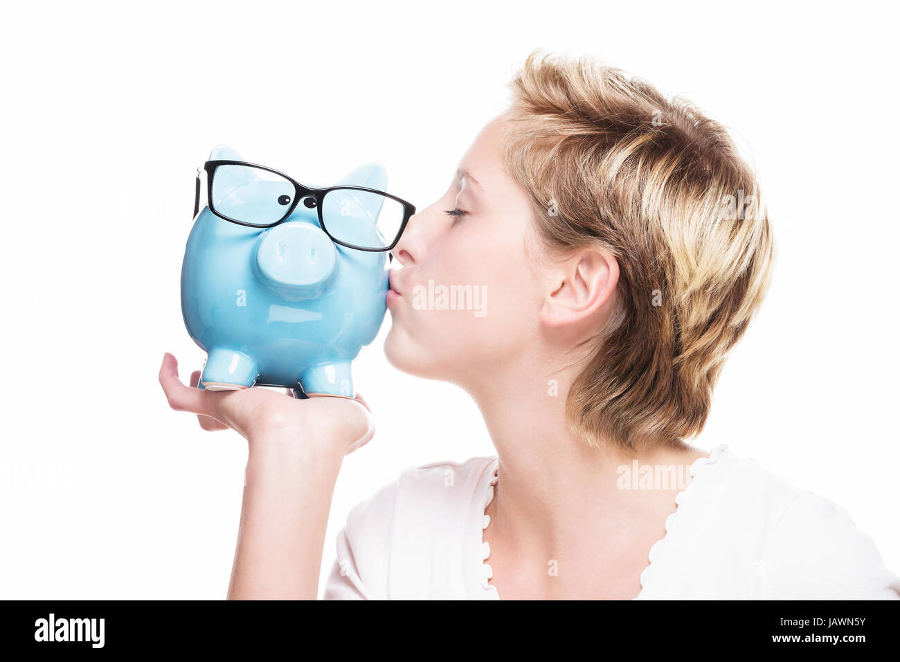 blonde frau küsst blaues sparschwein mit brille Stock Photo