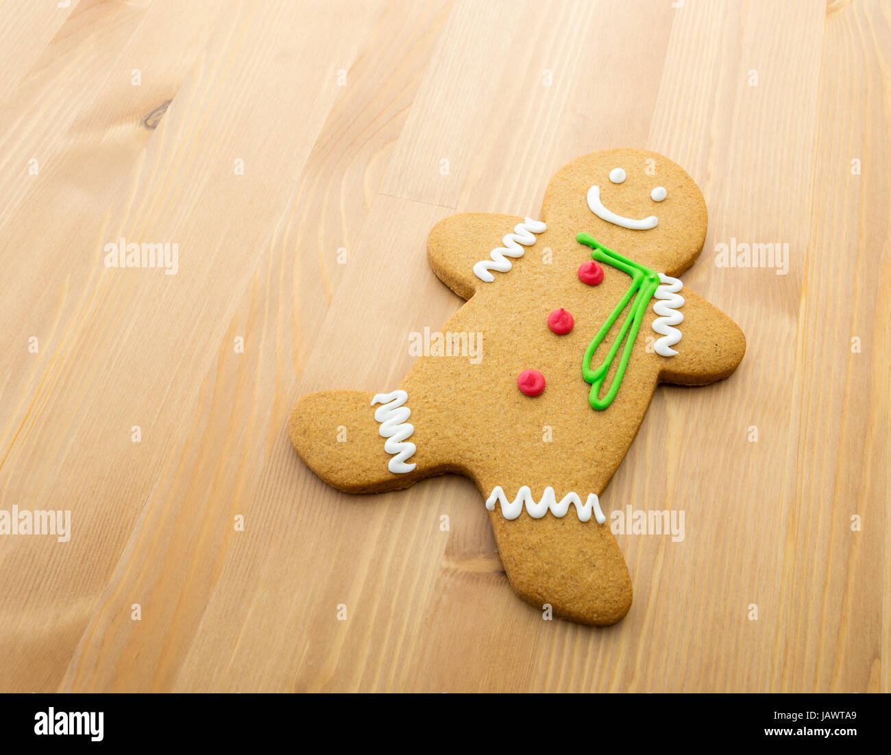 Single ginger bread man gingerbread biscuit hi-res stock photography ...