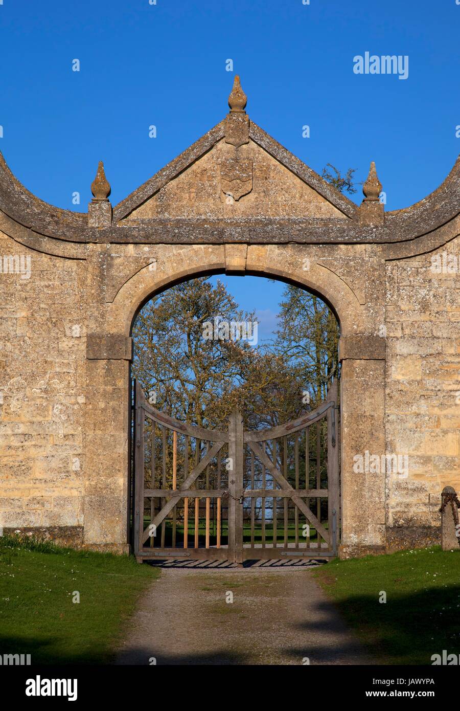 The historic Jacobean gatehouse to the Banqueting Hall at Chipping ...