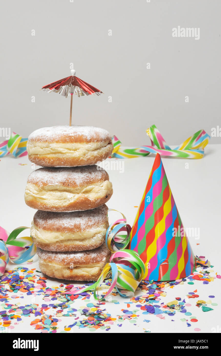 krapfen, kreppel, fastnacht, karneval, turm, schief, luftschlange ...