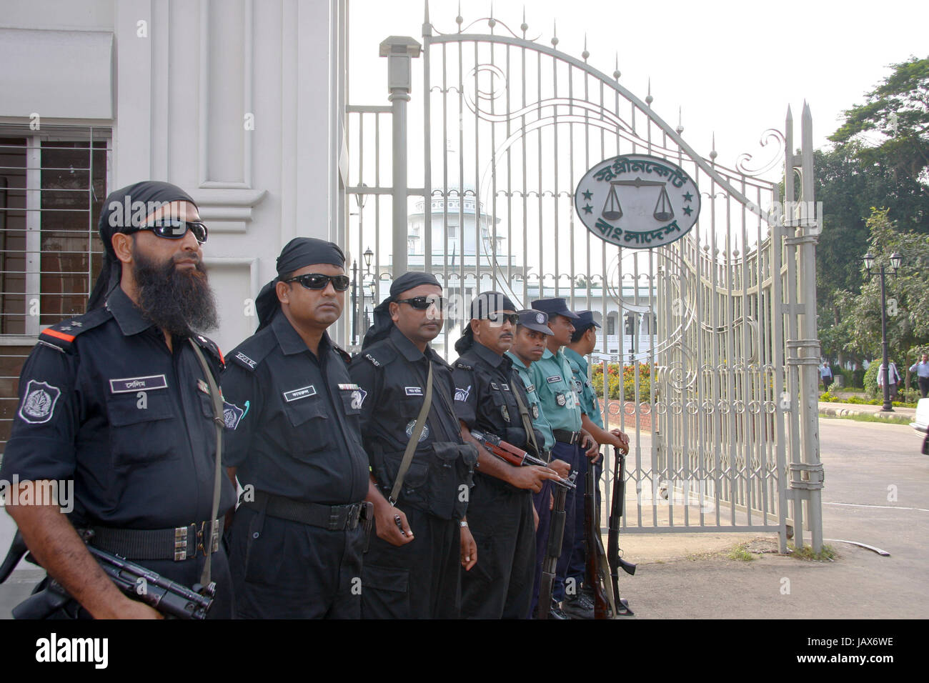 RAB and Police gurard in front of the Supreme Court of Bangladesh. Dhaka, Bangladesh Stock Photo