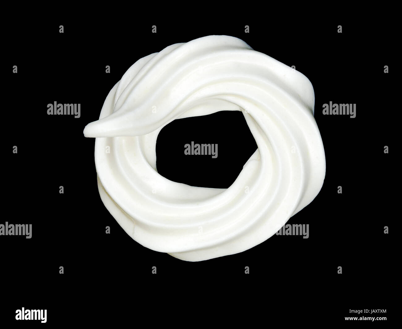 Weißes kreisförmiges Windgebäck; white circled meringue Stock Photo