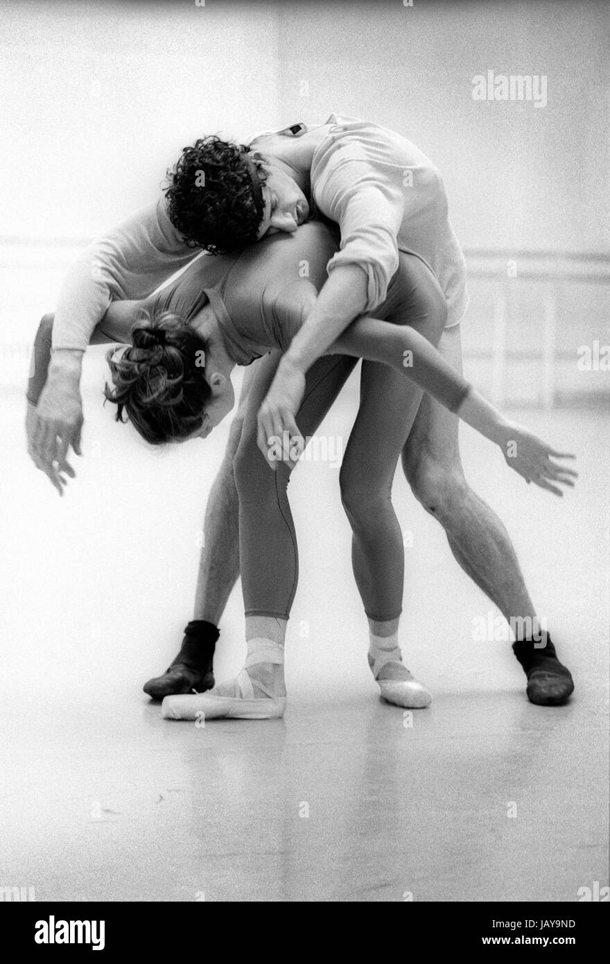 Darcey Bussell and Jonathan Cope rehearsing Chrstopher Wheeldon's Tryst for its premiere in May 2002 Stock Photo