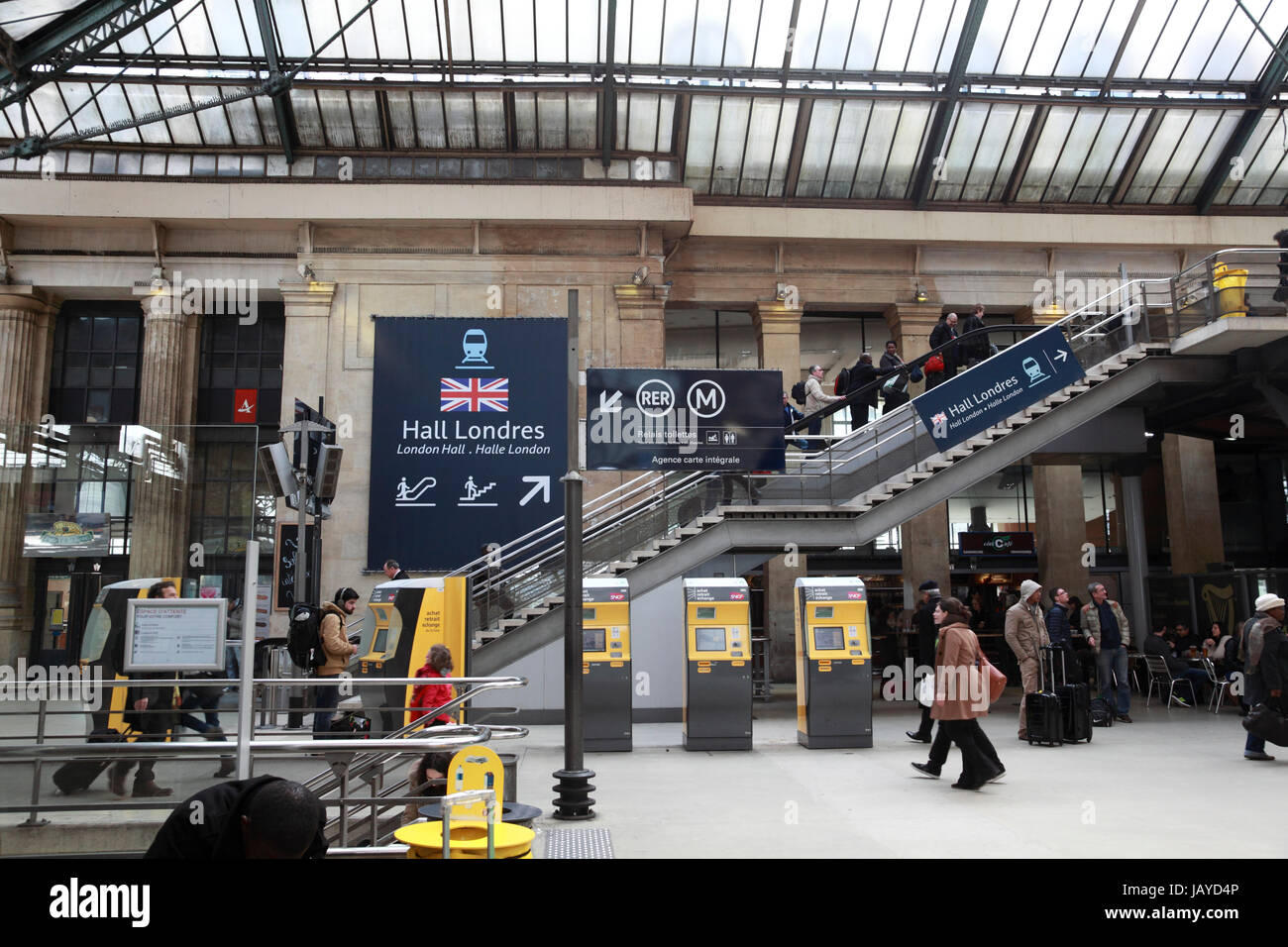 The escalator to the London Hall at the Gare du Nord, the railway station for travellers on Eurostar and to northern France. Stock Photo