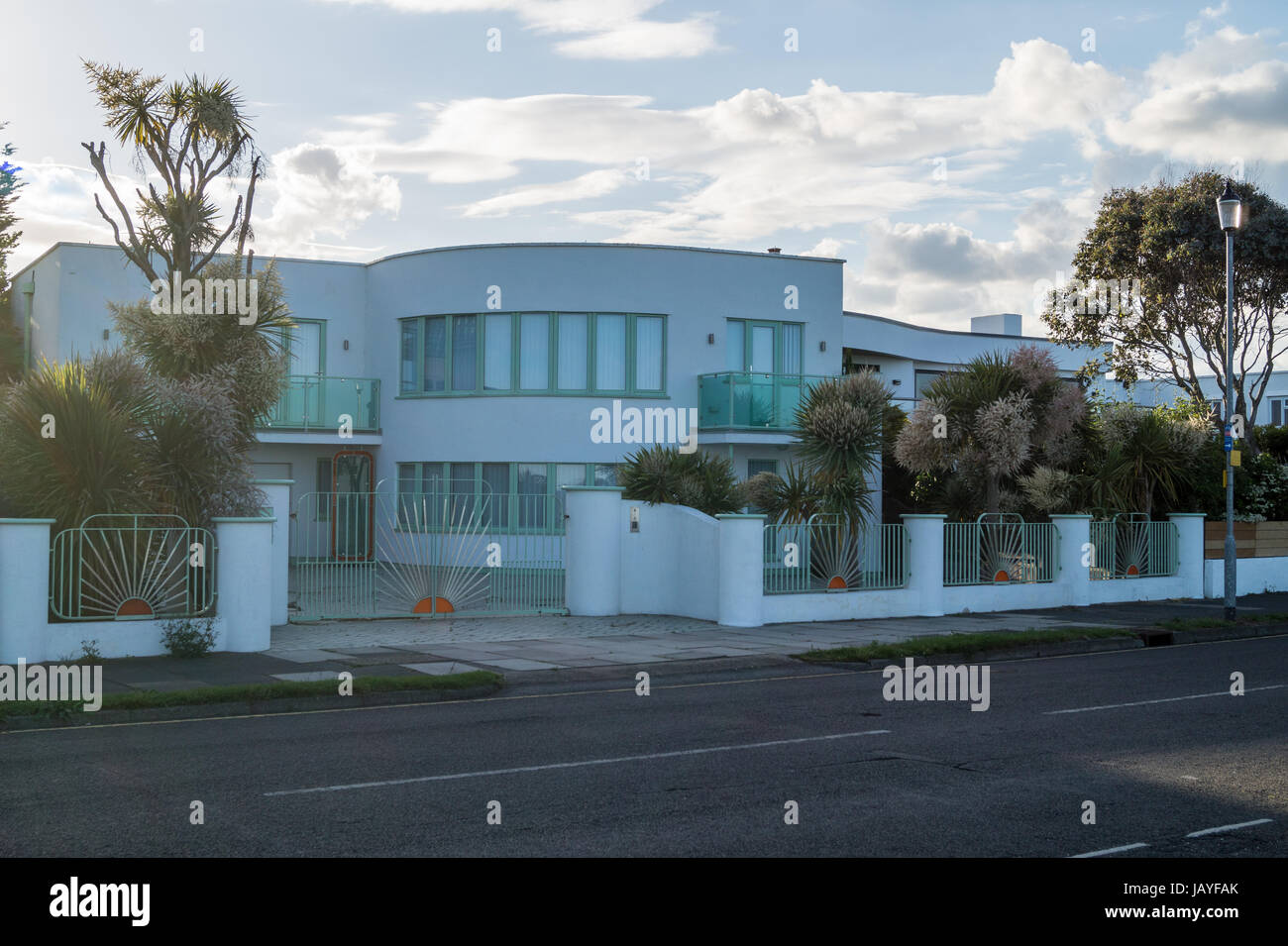 6 Cliff Way, Streamline modern Art Deco style house by Oliver Hill, 1934, on the former Frinton Park Estate, Frinton-on-Sea, Essex, England Stock Photo