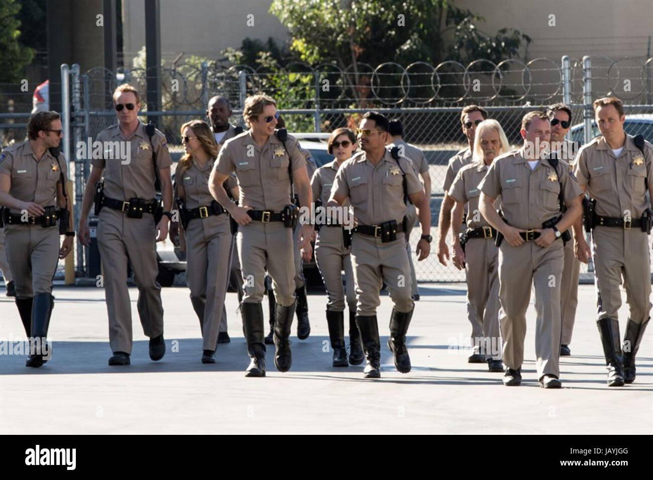 CHIPS (2017) DAX SHEPARD MICHAEL PENA DAX SHEPARD (DIR) WARNER BROS