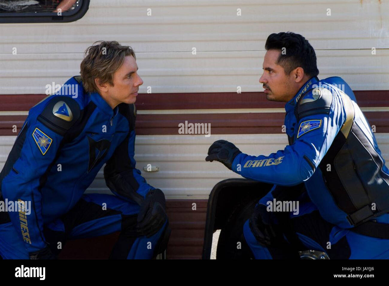 CHIPS (2017) DAX SHEPARD MICHAEL PENA DAX SHEPARD (DIR) WARNER BROS