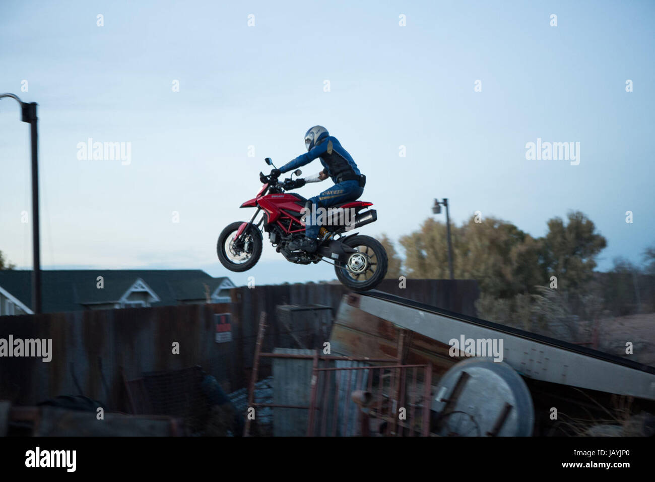 CHIPS (2017) DAX SHEPARD (DIR) WARNER BROS/MOVIESTORE COLLECTION LTD