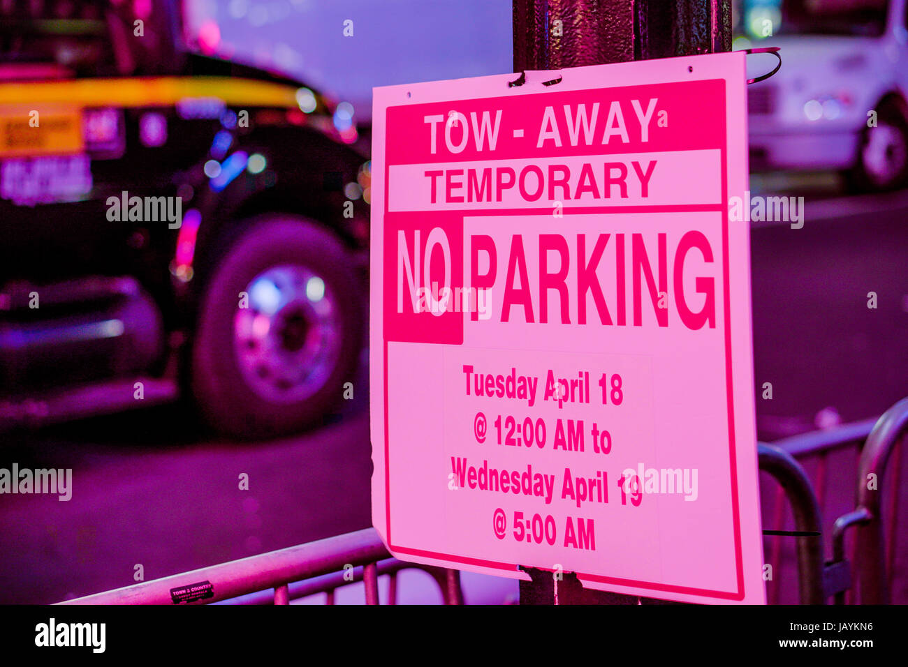 Tow away zone sign hi-res stock photography and images - Alamy