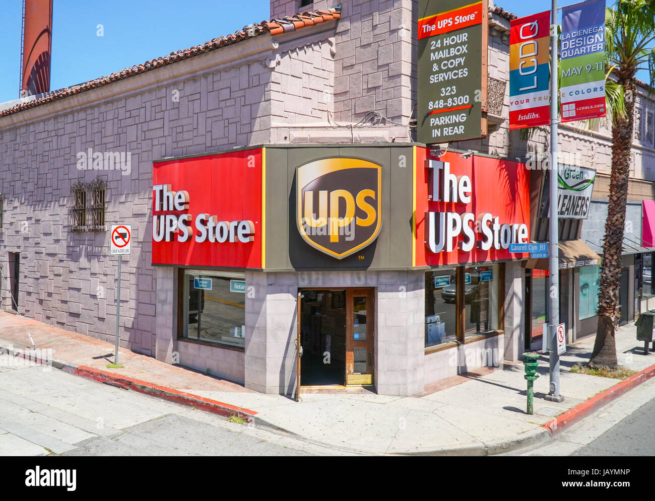 UPS store in Los Angeles LOS ANGELES CALIFORNIA Stock Photo Alamy