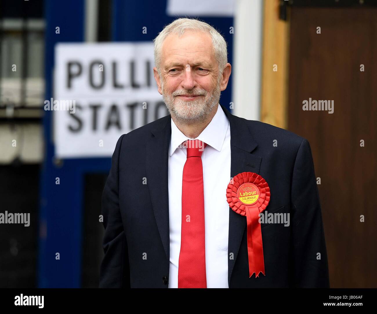Islington, London, UK. 8th June, 2017. Jeremy Corbyn arrives to cast ...