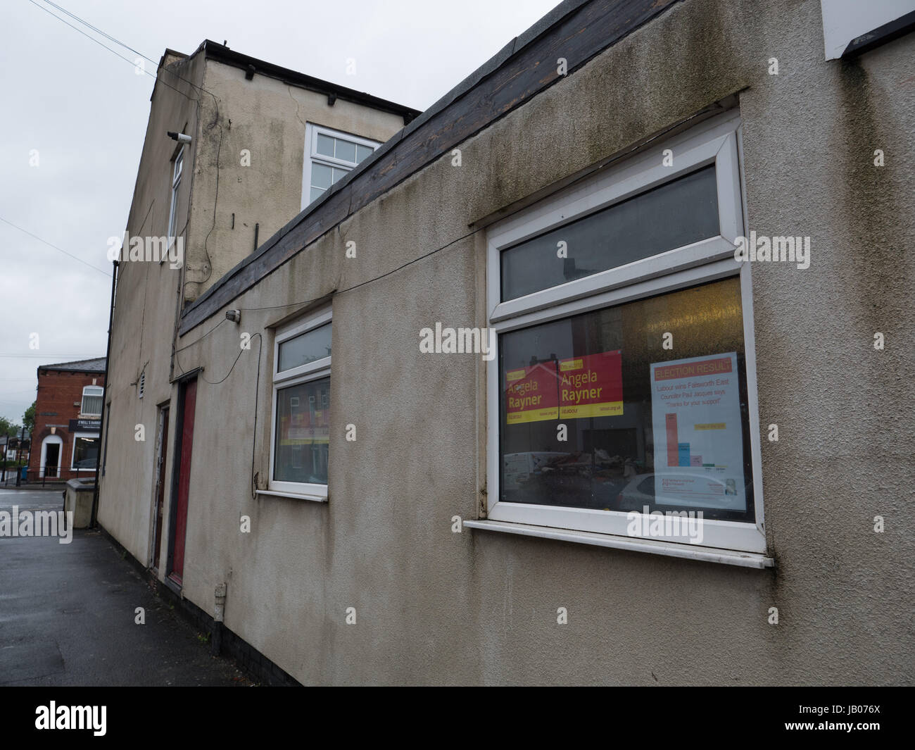 Manchester, UK. 8th June, 2017. The Labour Party office in Failsworth, Oldham for the Ashton Under Lyne seat help by Labour MP Angela Rayner on Thursday 8th June 2017 for the snap general election accounced by Theresa May Credit: Chris Rogers/Alamy Live News Stock Photo
