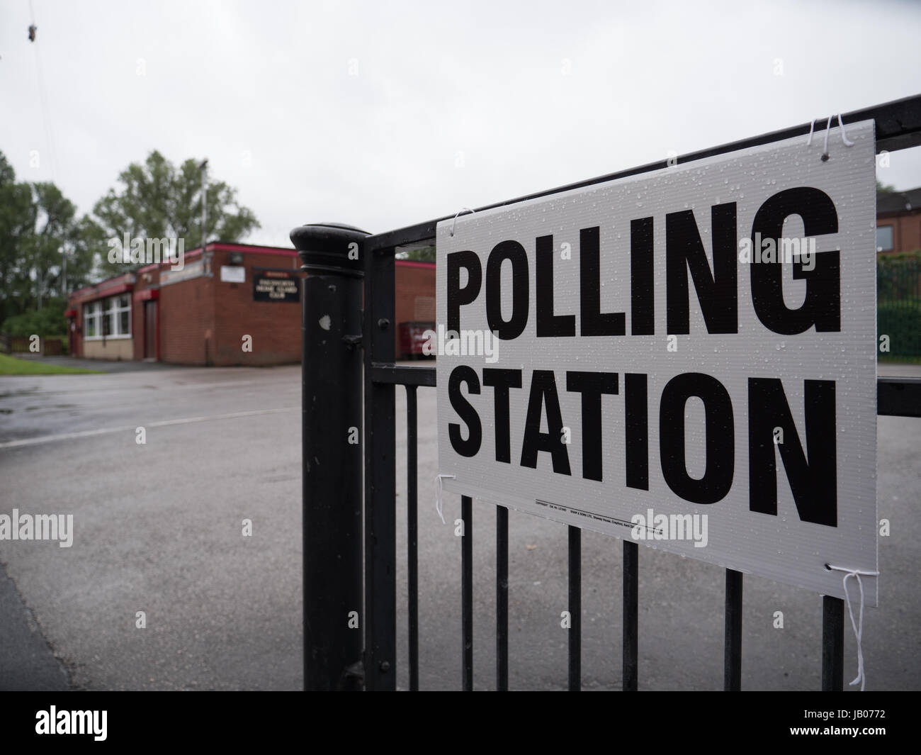 Manchester, UK. 8th June, 2017. The polling station at The Failsworth Home Guard Club in Failsworth, Oldham for the Ashton Under Lyne seat help by Labour MP Angela Rayner on Thursday 8th June 2017 for the snap general election accounced by Theresa May Credit: Chris Rogers/Alamy Live News Stock Photo