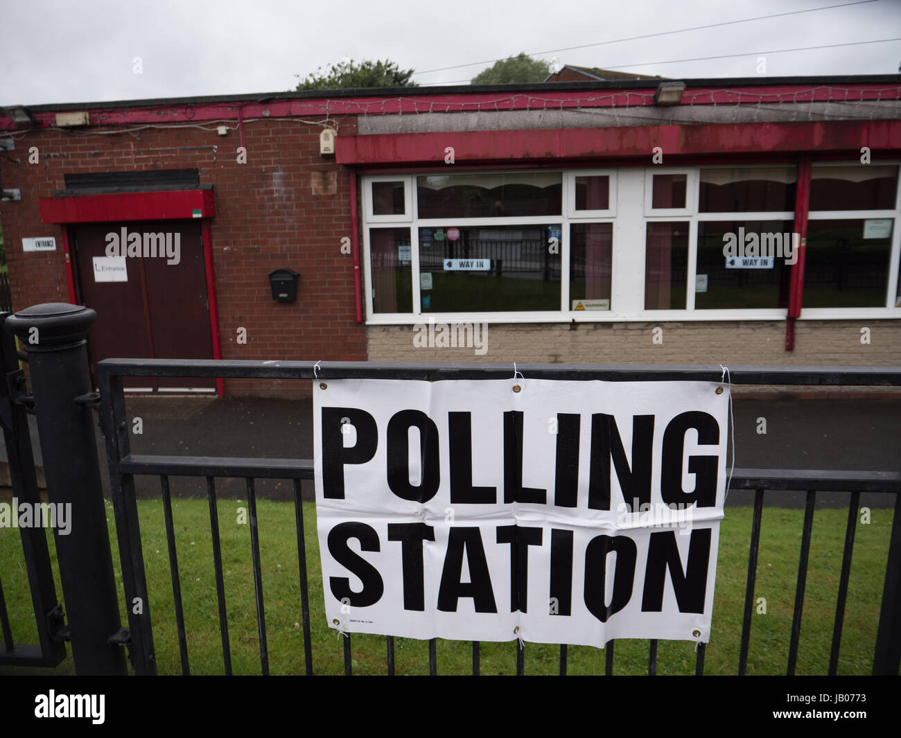 Manchester, UK. 8th June, 2017. The polling station at The Failsworth Home Guard Club in Failsworth, Oldham for the Ashton Under Lyne seat help by Labour MP Angela Rayner on Thursday 8th June 2017 for the snap general election accounced by Theresa May Credit: Chris Rogers/Alamy Live News Stock Photo