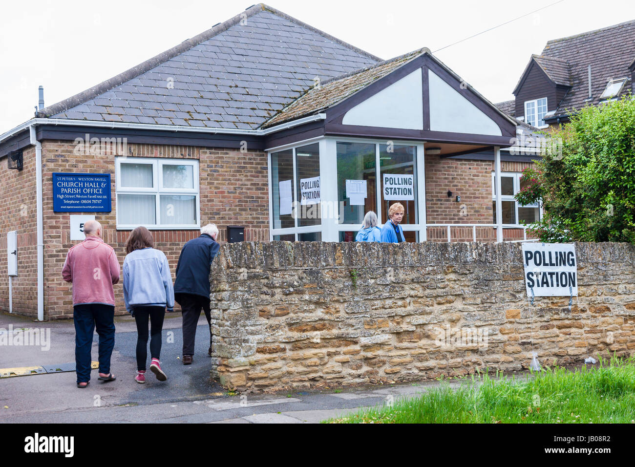 Northampton U.K.8th June 2017. A steady stream of voters this morning at the Western Favell  Church Hall and Parish Office polling station for the General  Elections.  Credit: Keith J Smith./Alamy Live News Stock Photo