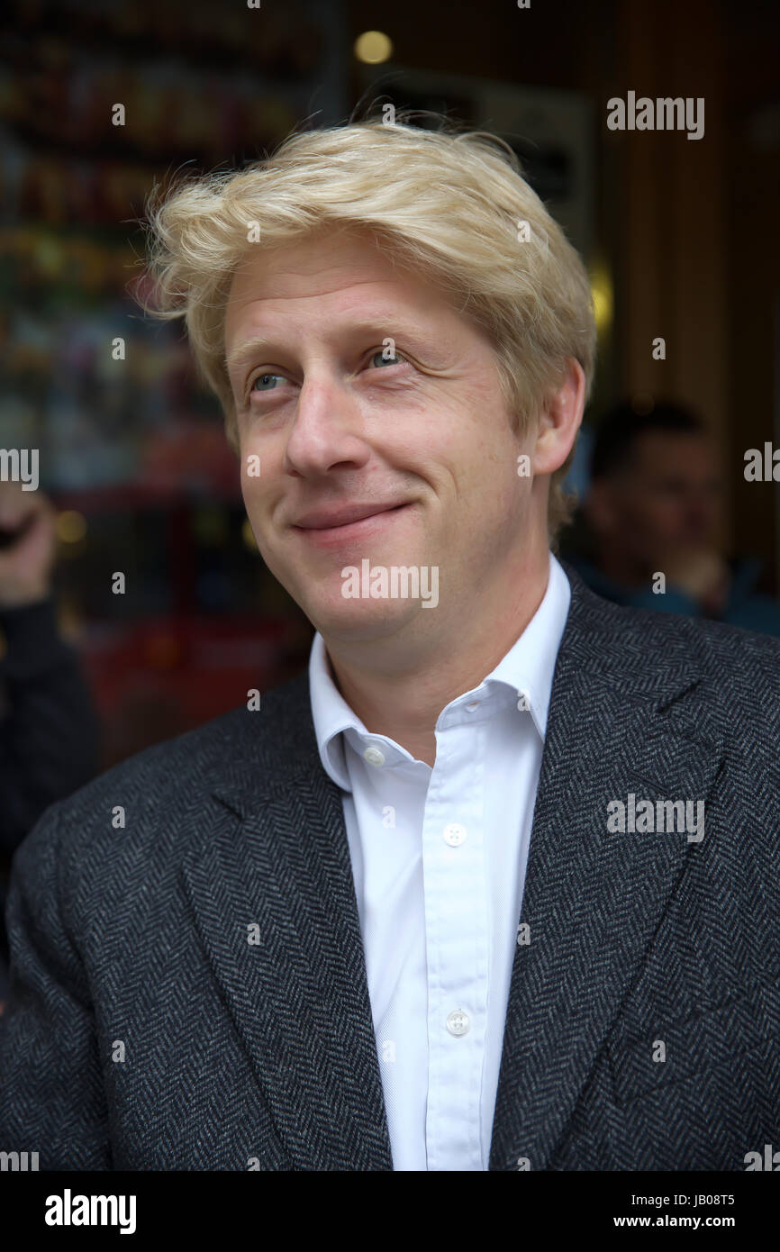 Orpington, UK. 8th June, 2017. Jo Johnson MP, Conservative candidate visits Orpington High