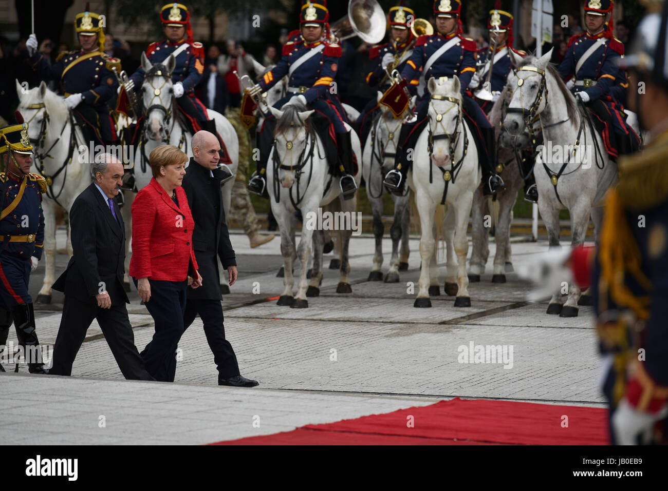 Buenos Aires, Argentina. 8th June, 2017. Chancellor of Germany Angela Merkel (C), the Mayor of Buenos Aires Horacio Rodriguez Larreta (R) and the Vice Minister of foreign affairs Pedro Villagra Delgado (L) during a wreath-laying ceremony at the Plaza San Martin square in Buenos Aires, Argentina. Credit: Anton Velikzhanin/Alamy Live News Stock Photo