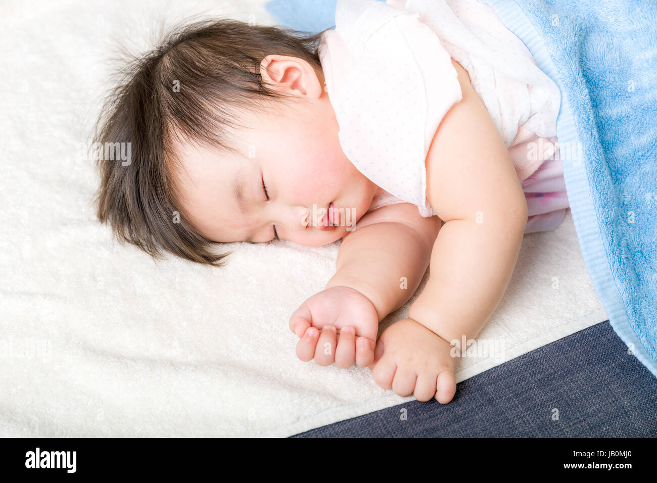 Sleepy baby. Спящий ребенок сток. Спящий ребенок. Sleepy baby. Спящий ребенок картинки.