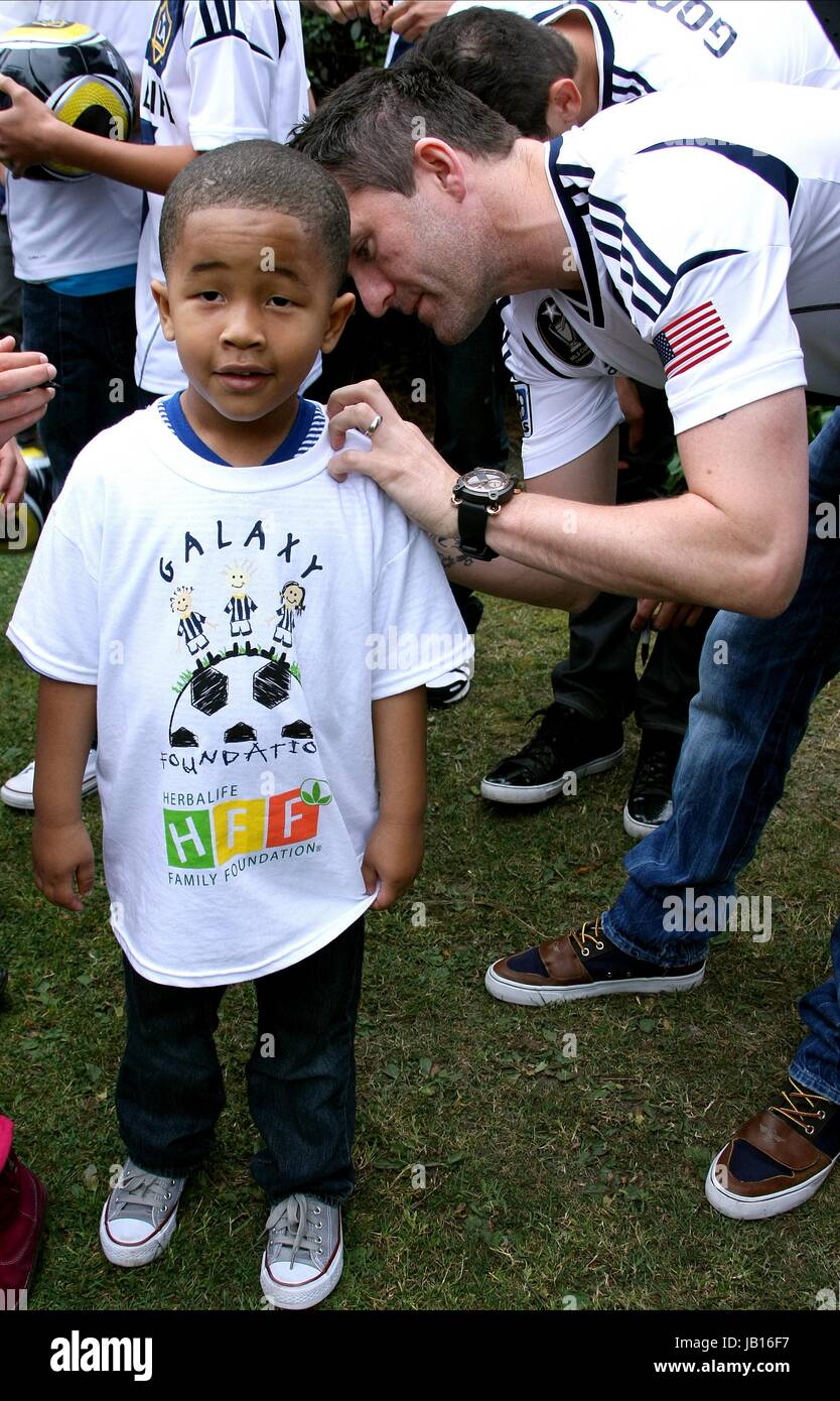 ROBBIE KEANE SIGNS CHILDS SHIR LA GALAXY TORRANCE LOS ANGELES