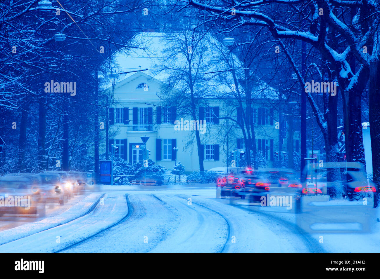 Street in winter with cars, Villa and Snow, Bremen, Germany, Europe  I  verschneite Strasse  mit Villa, Bremen, Deutschland Stock Photo