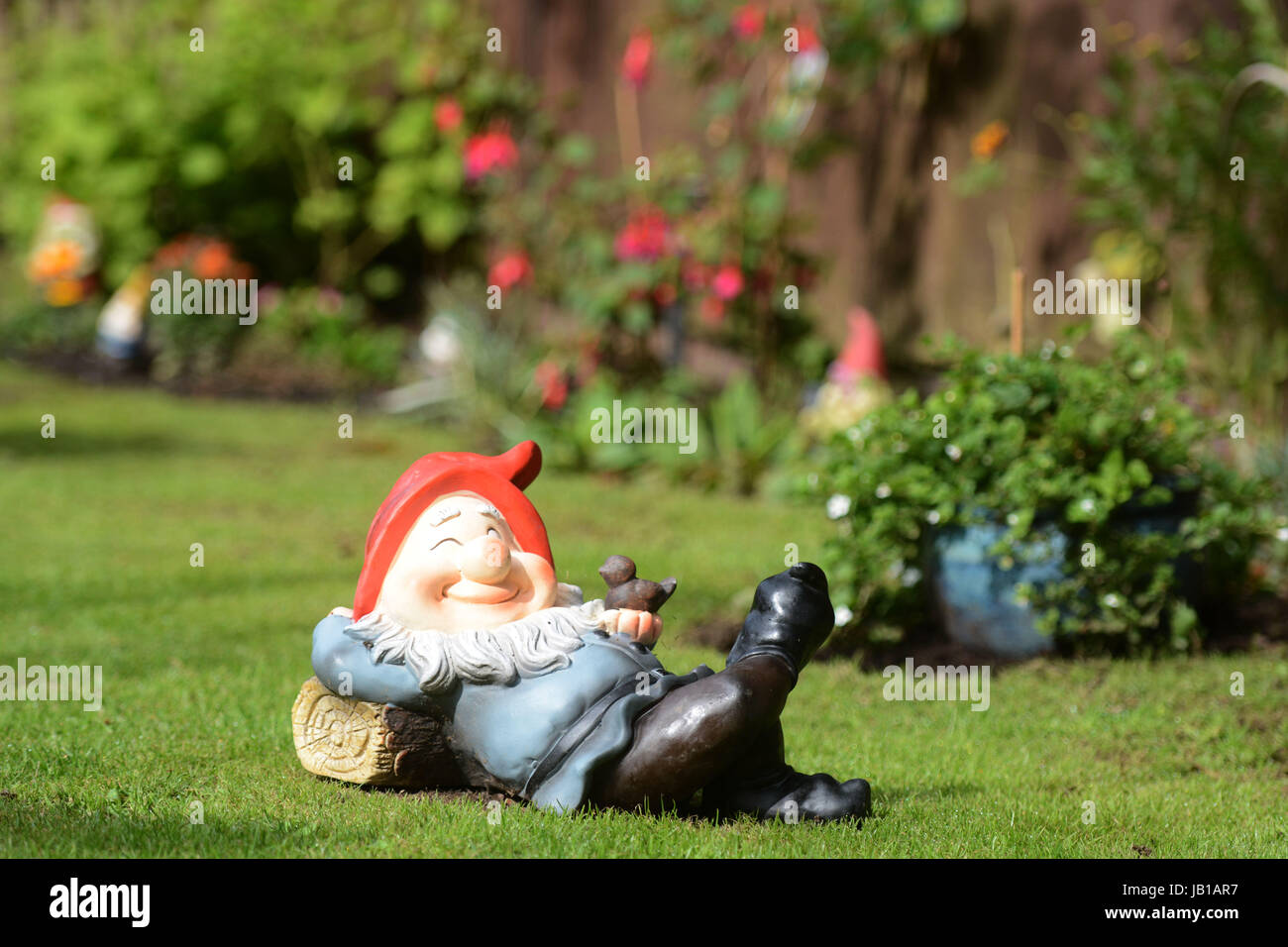 Garden ornaments flowers hires stock photography and images Alamy