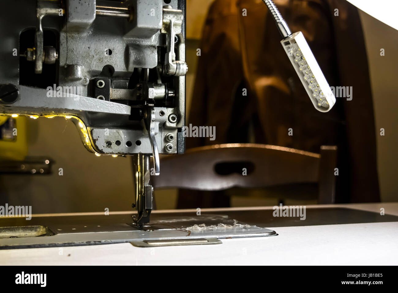 Vintage sewing machine table hires stock photography and images Alamy