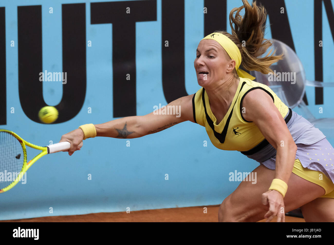 Svetlana Kuznetsova of Russia against Alison Riske of EEUU during day