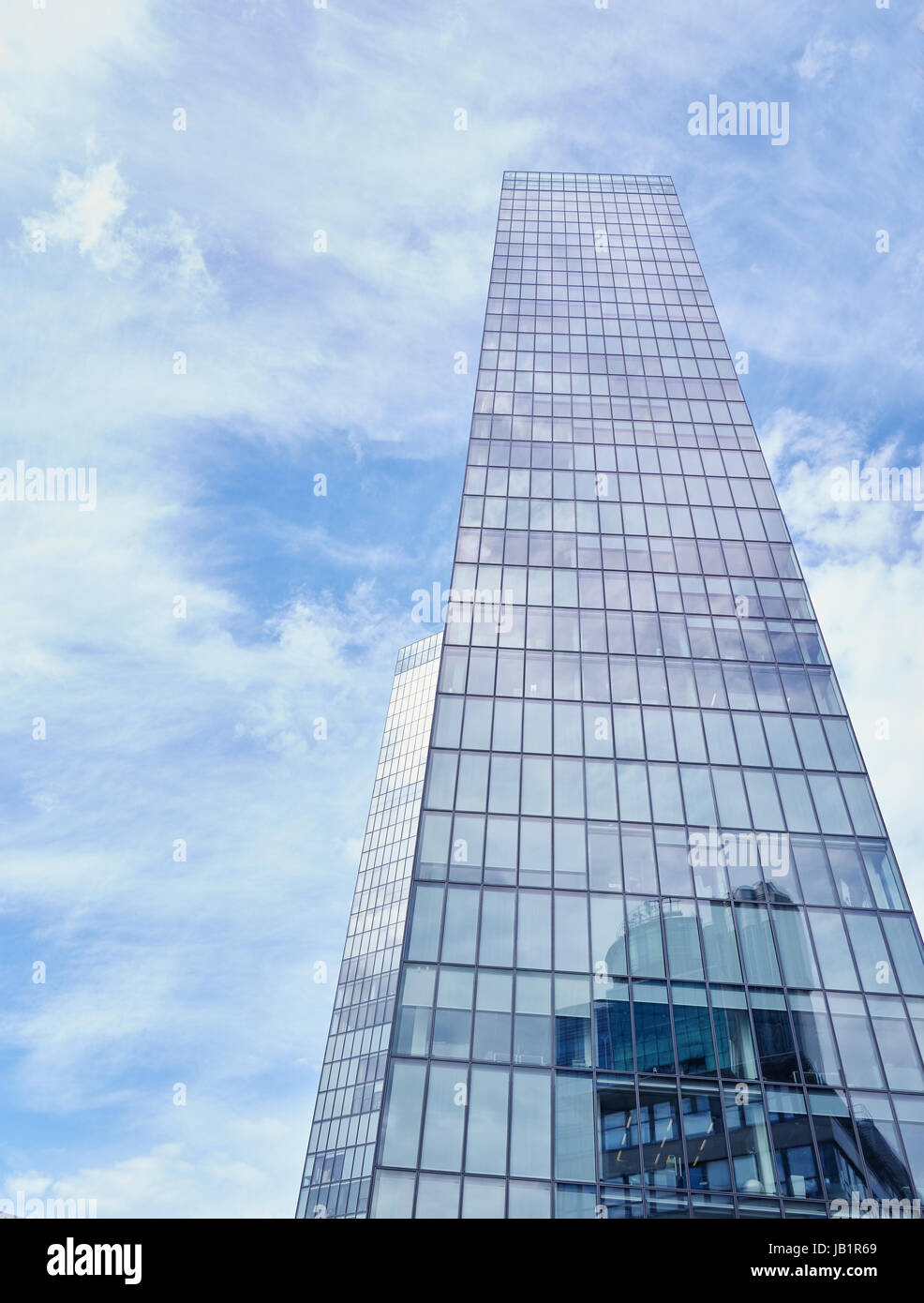 Glass skyscraper hi-res stock photography and images - Alamy