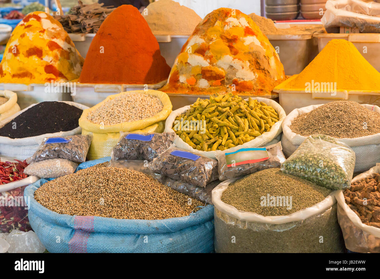 Gewürze an einem Marktstand in Marokko Stock Photo