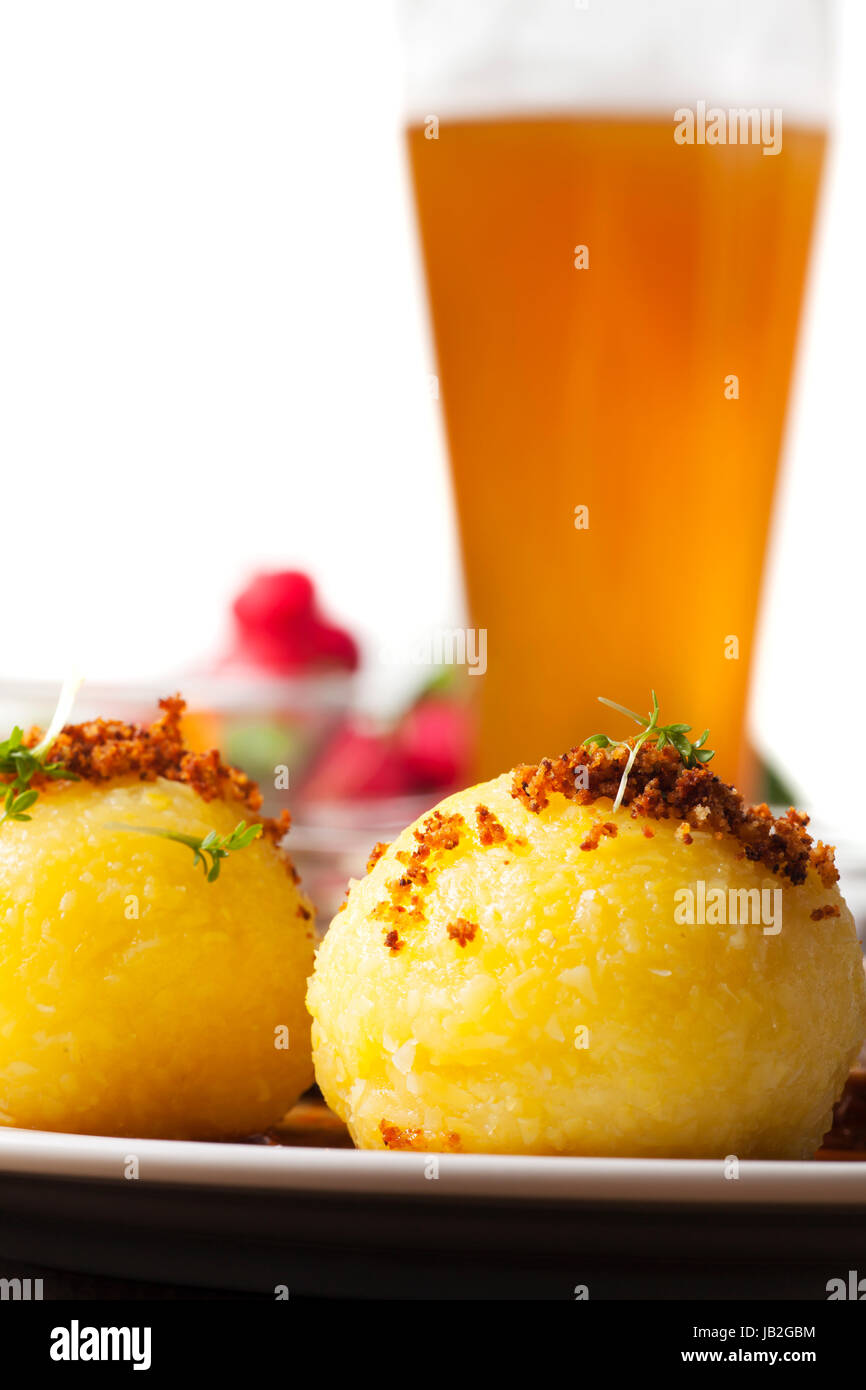 Kartoffelknödel und Bayerischer Schweinebraten Stock Photo - Alamy