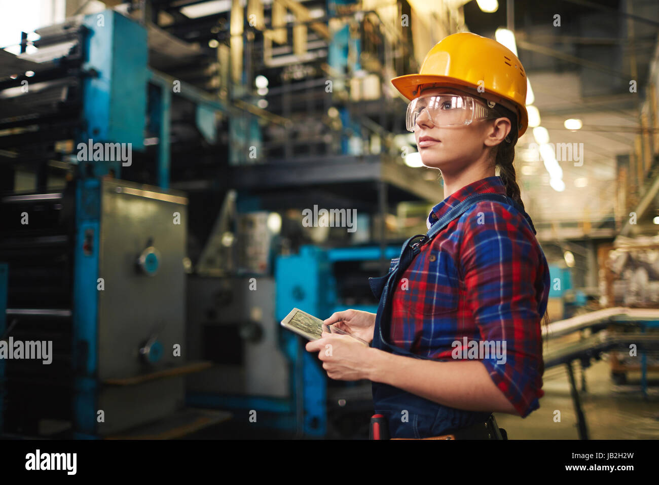 Employee Using Checklist Female Employee Doing Checklist Stock Photo - Alamy