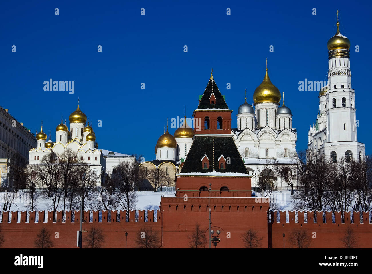 Red brick walls of famous Kremlin in Moscow with its churches Stock ...