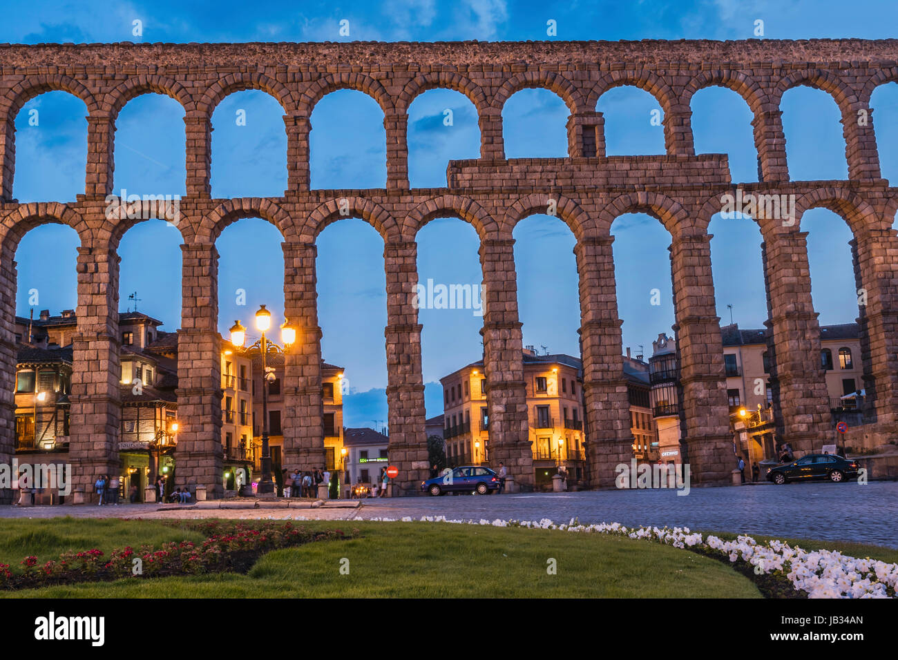 Ancient roman aqueduct in night segovia hi-res stock photography and ...