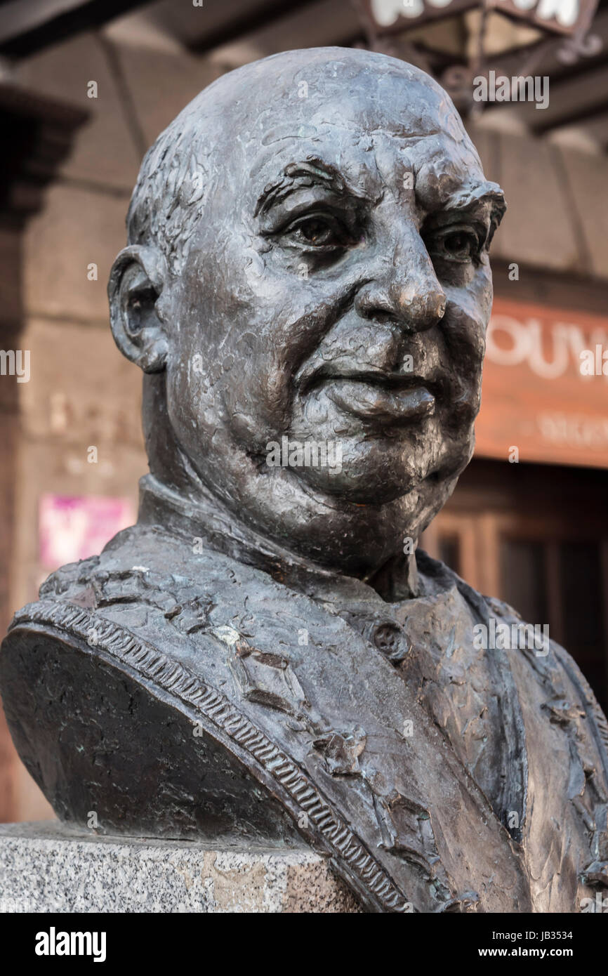 Statue in tribute to the great cook Candido Lopez Sanz, renowned character and popular city of Segovia, Spain Stock Photo