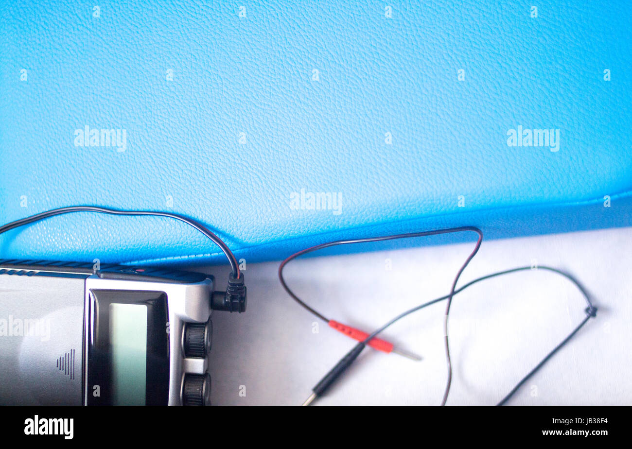 Physical therapy mecical clinic physiotherapy electrical impulse shock treatment for leg injury