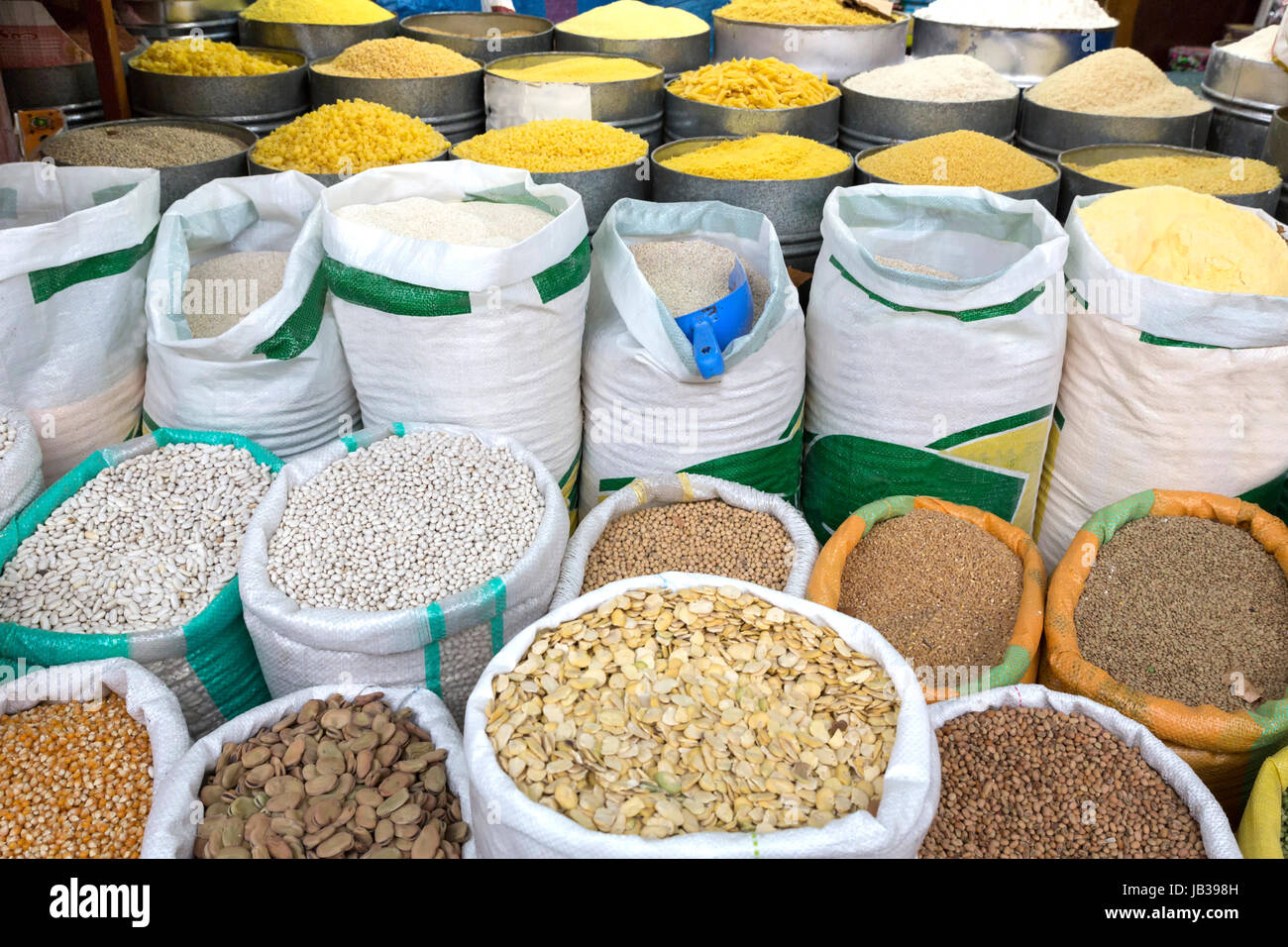 Grundnahrungsmittel auf einem Markt in Marokko Stock Photo