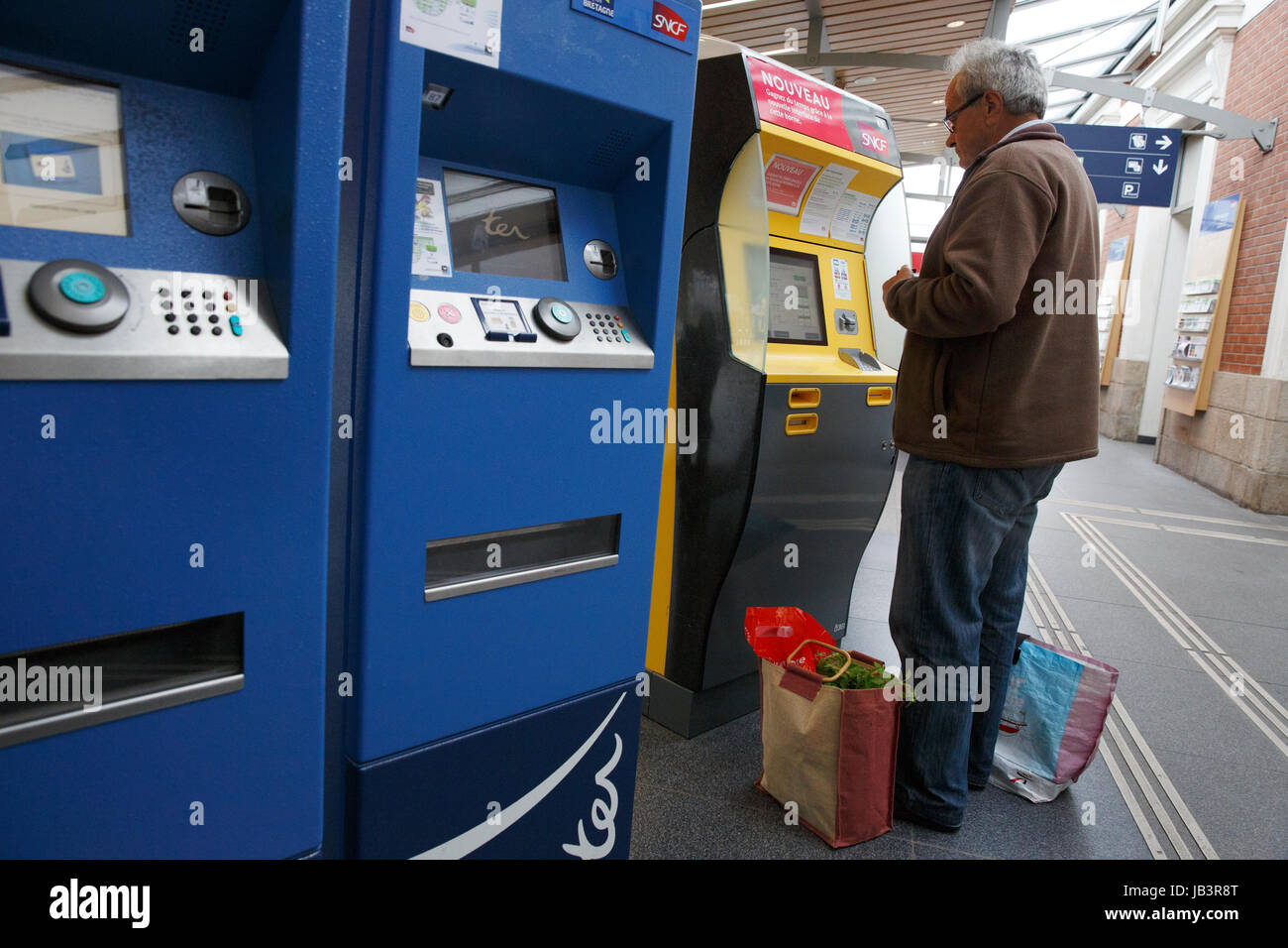 Man passenger using an automatic ticket machine at the train station in  Vannes, France Stock Photo - Alamy